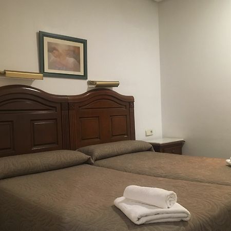 Hostal Conchita Legazpi Мадрид Екстер'єр фото