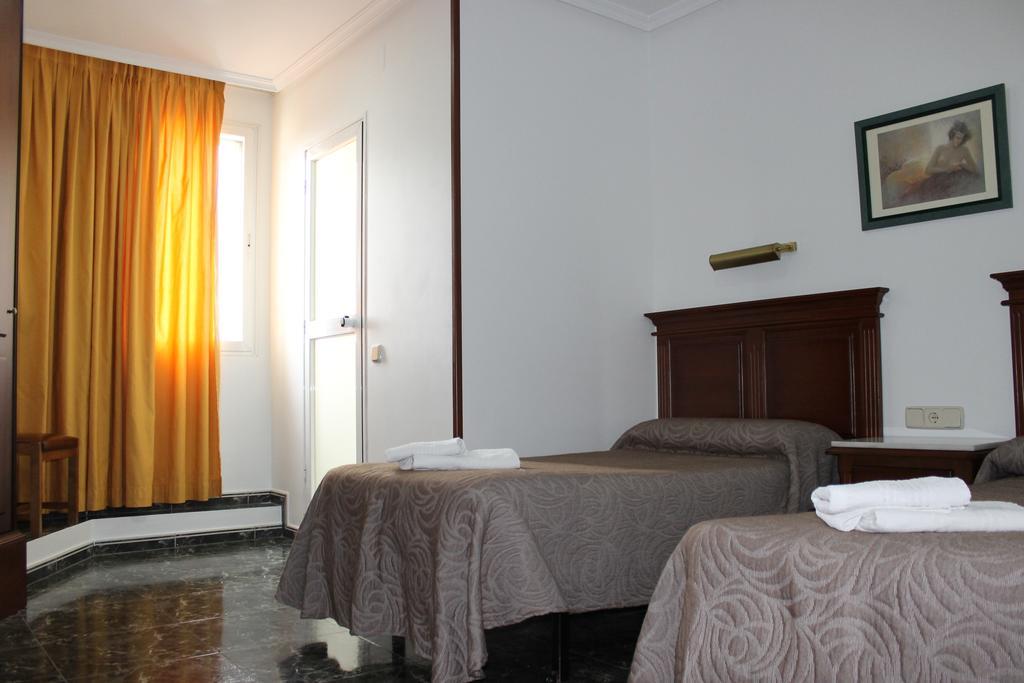 Hostal Conchita Legazpi Мадрид Екстер'єр фото