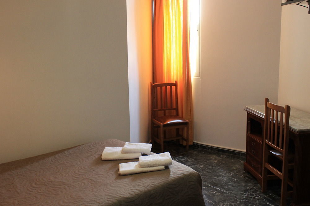 Hostal Conchita Legazpi Мадрид Екстер'єр фото