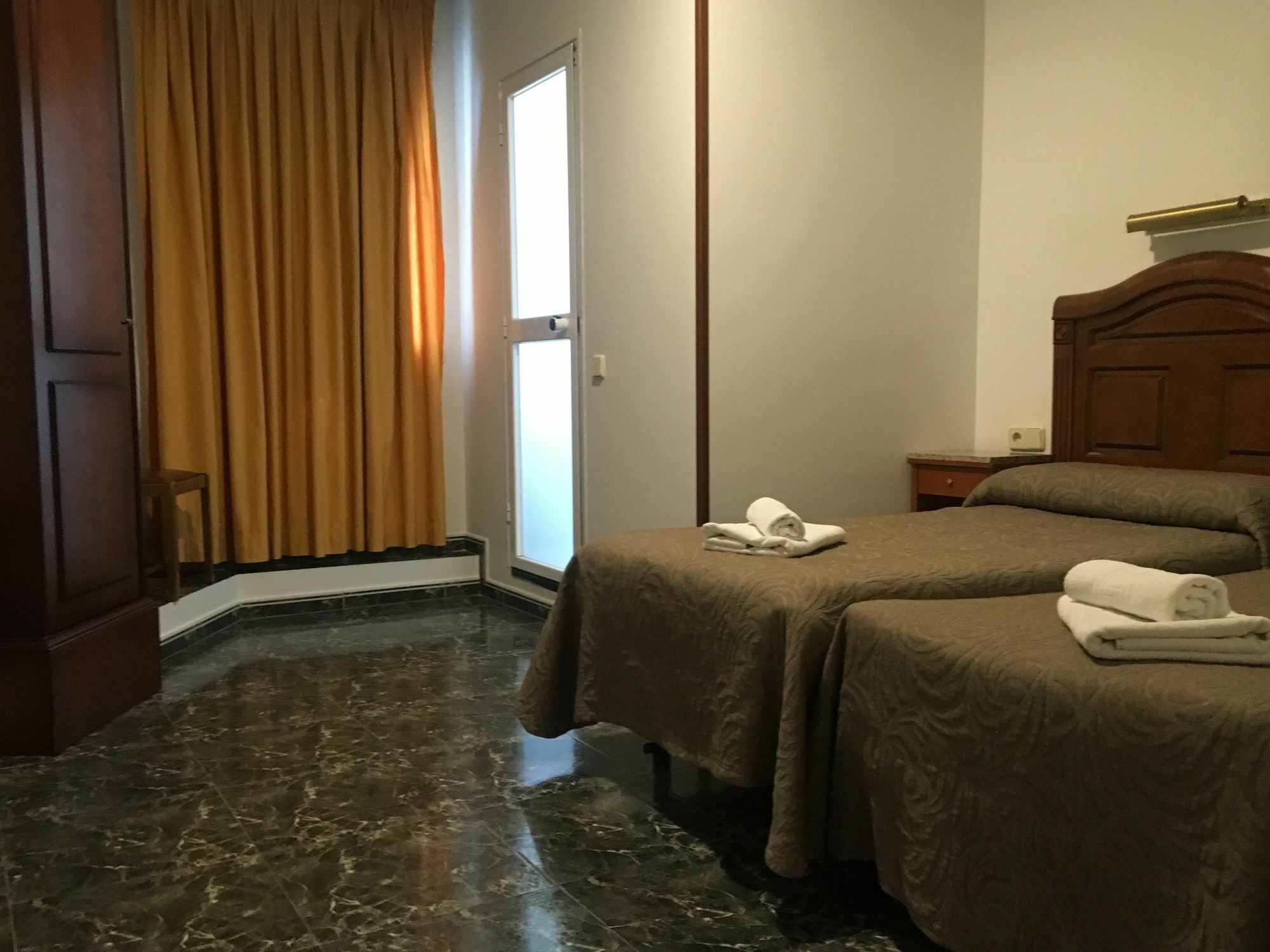 Hostal Conchita Legazpi Мадрид Екстер'єр фото