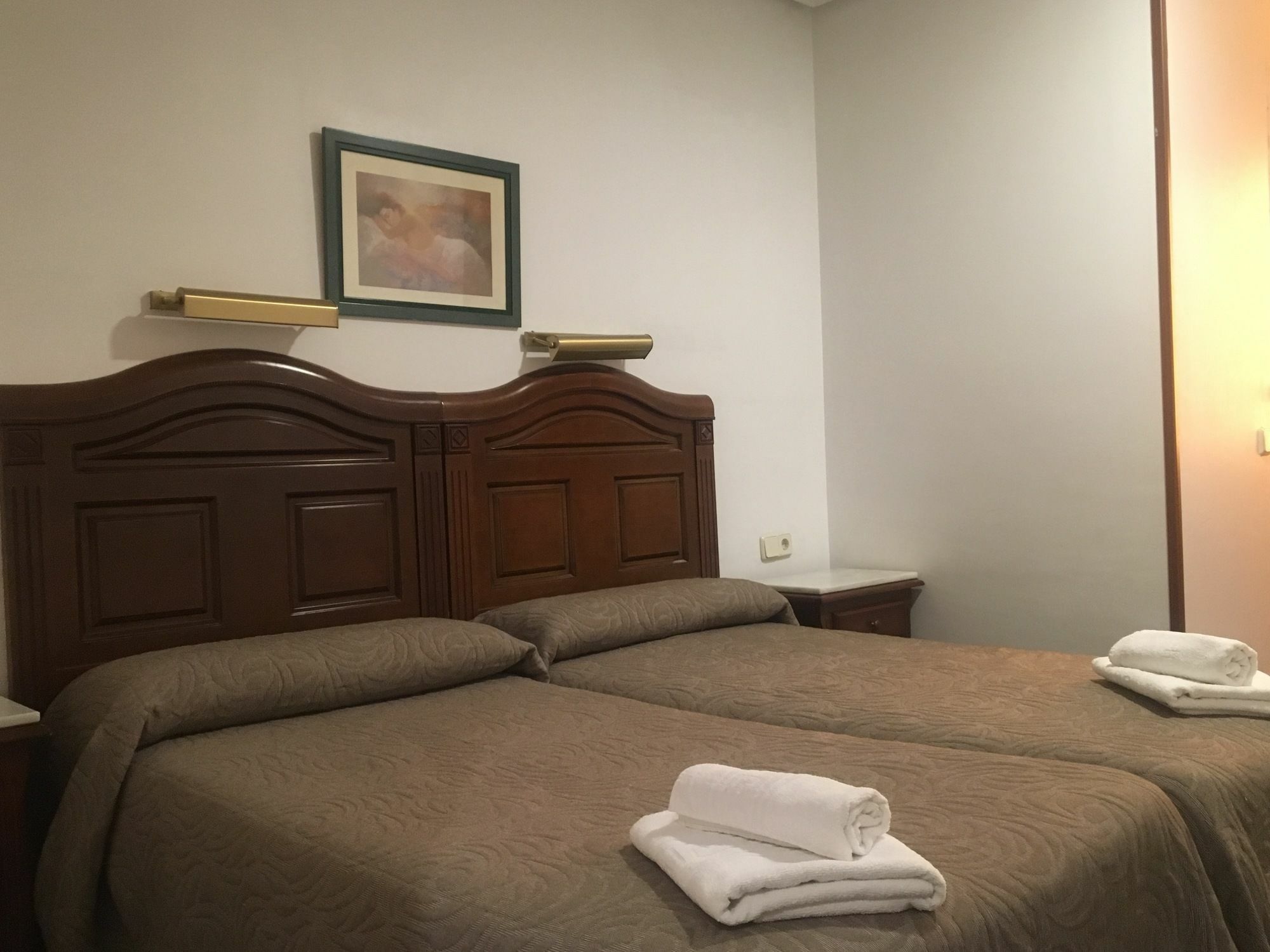 Hostal Conchita Legazpi Мадрид Екстер'єр фото