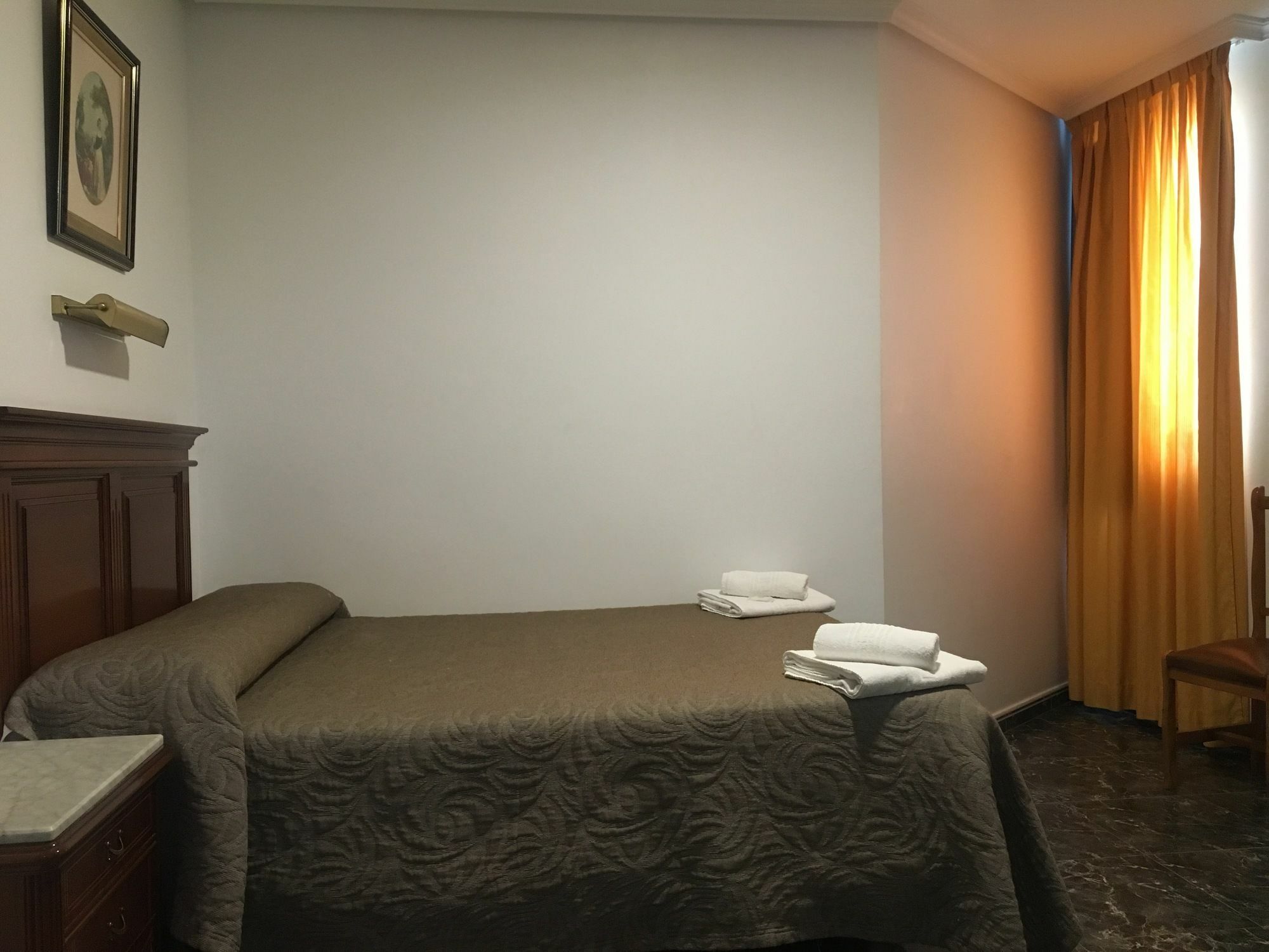Hostal Conchita Legazpi Мадрид Екстер'єр фото